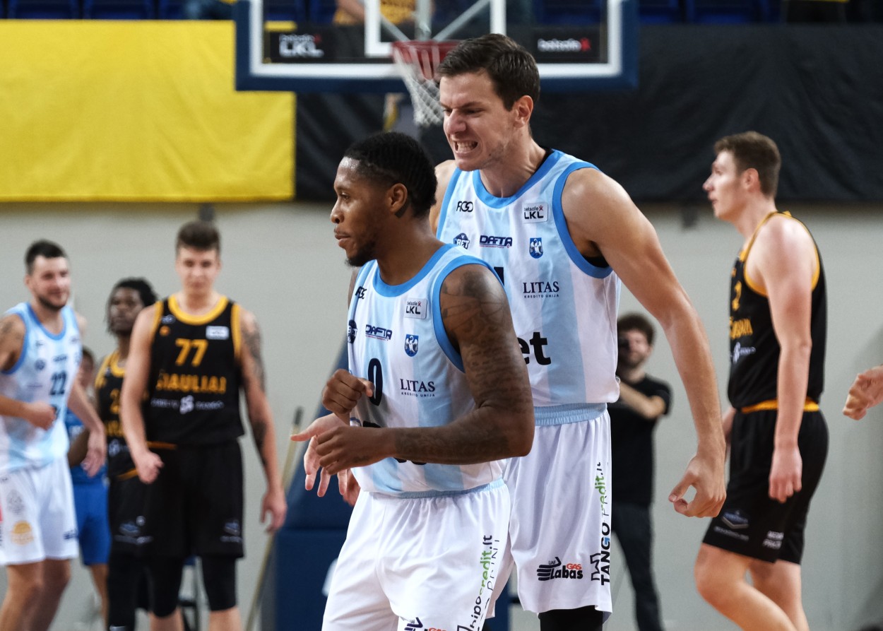Mike Lewis II dvitaškis išplešė pergalę prieš šiauliečius