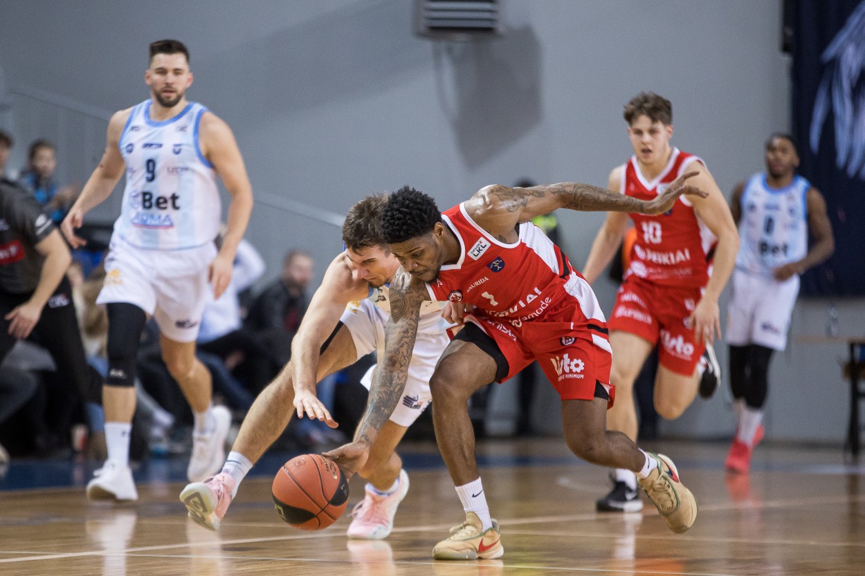 Kovingose rungtynėse „M Basket-Delamode” iškovojo pergalę Jonavoje