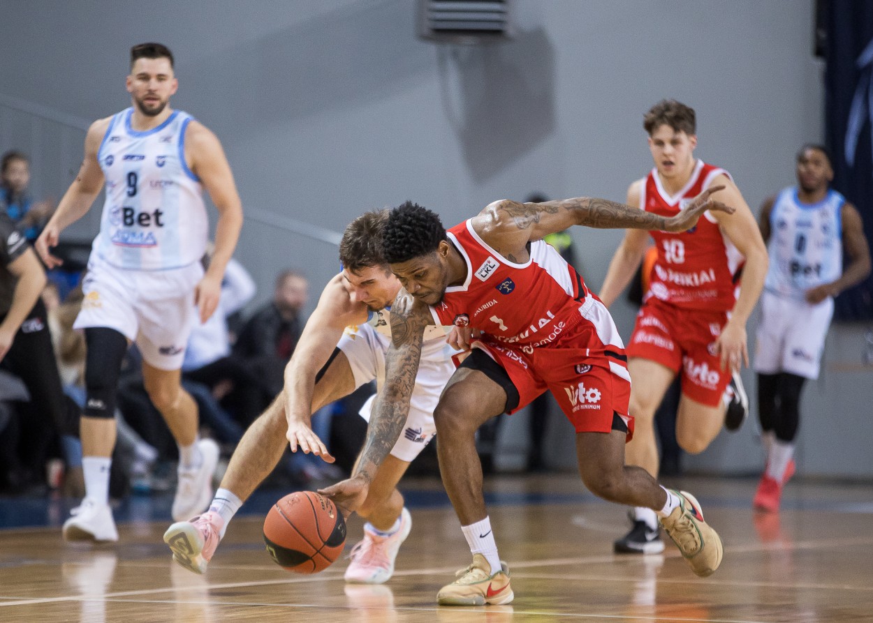 Kovingose rungtynėse „M Basket-Delamode” iškovojo pergalę Jonavoje