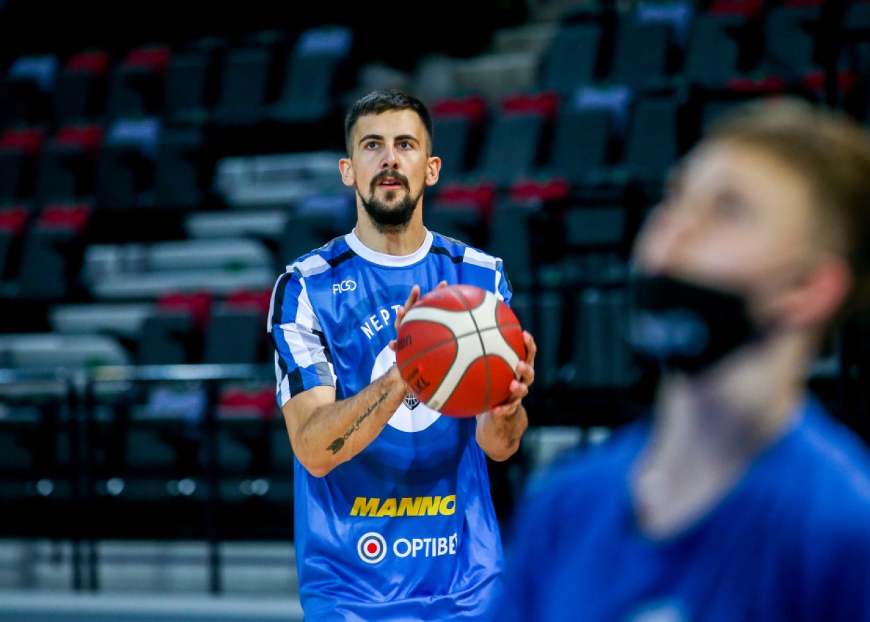 Giedrius Stankevičius vilkės Jonavos marškinėlius