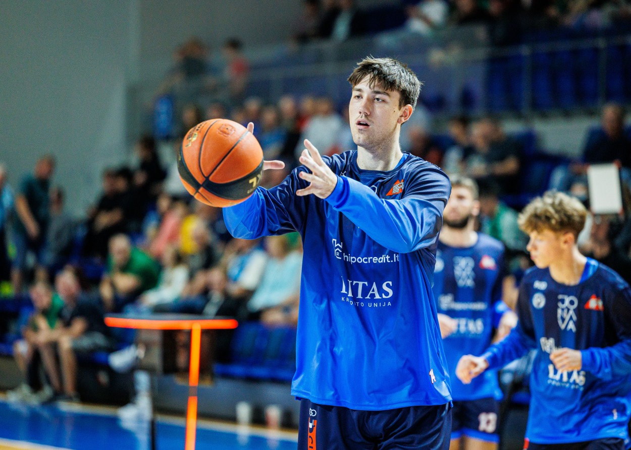 Jonavos klubas padėkojo už darbą Langdonui Hattonui