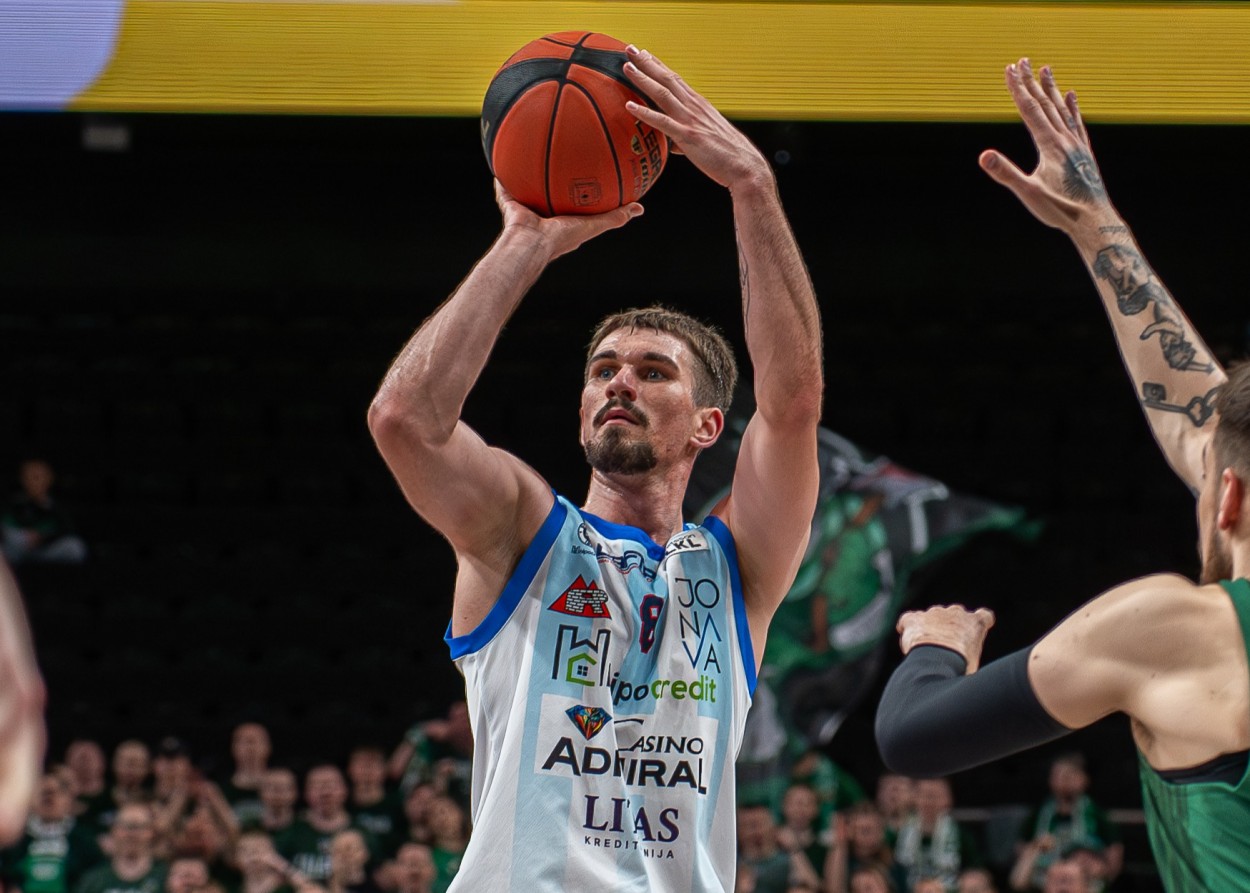 Jonaviečiai ketvirtfinalio starte neprilygo čempionams