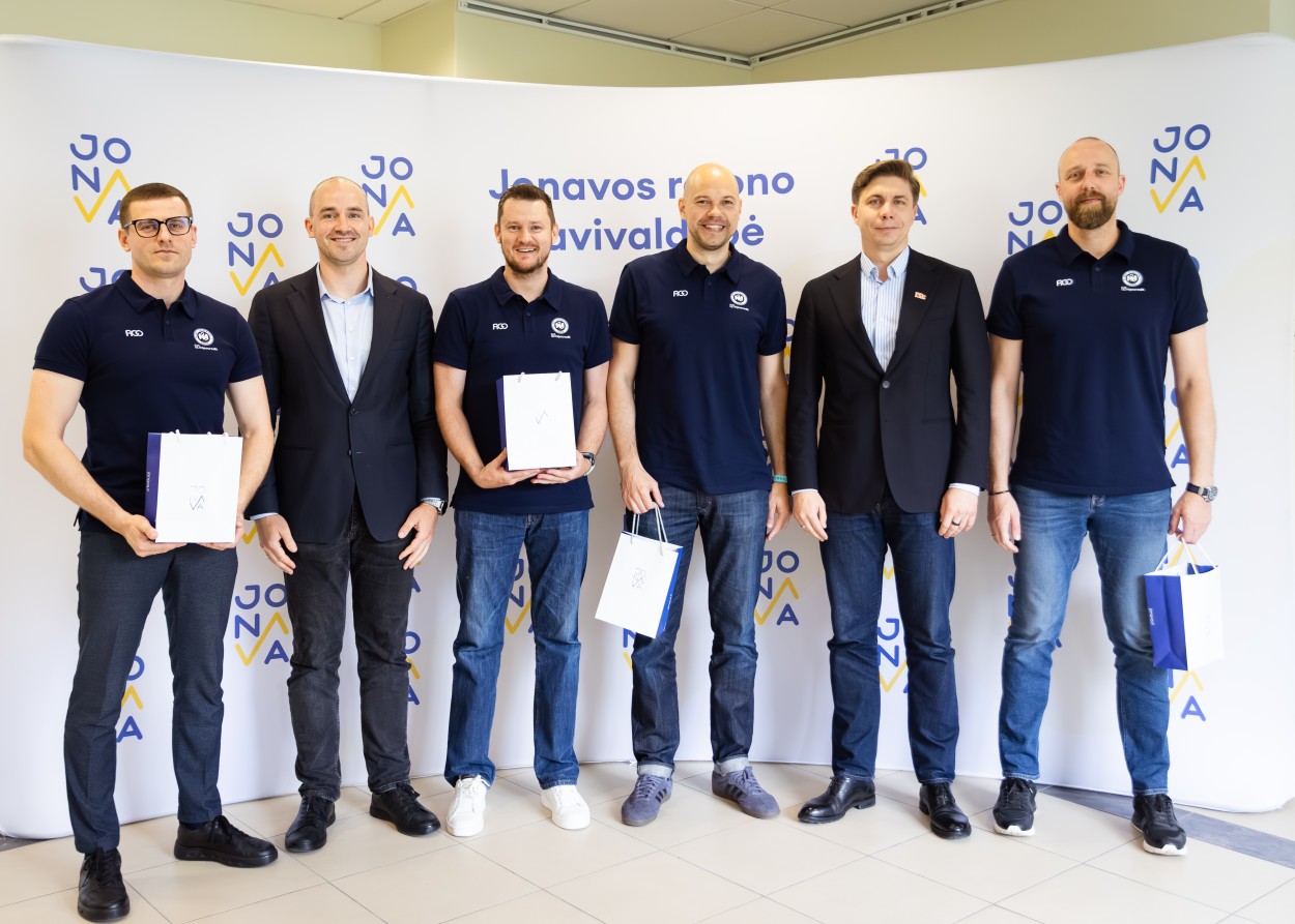 „Jonava Hipocredit“ klubo atstovai savivaldybėje pristatė prie komandos prisijungiantį krepšinio operacijų vadovą ir trenerių štabą